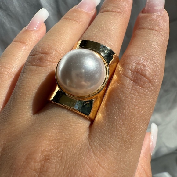 Zara model adjustable size Gold Pearl Ring - Picture 4 of 6